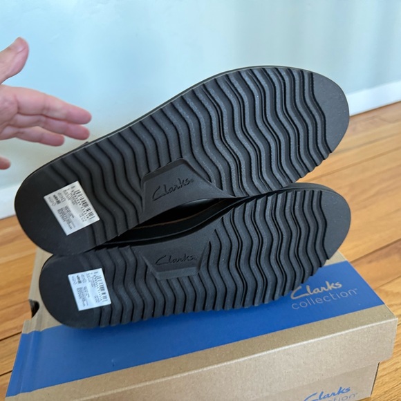 NWT Clarks Black Loafers with Glossy Chain Accent - Picture 7 of 16